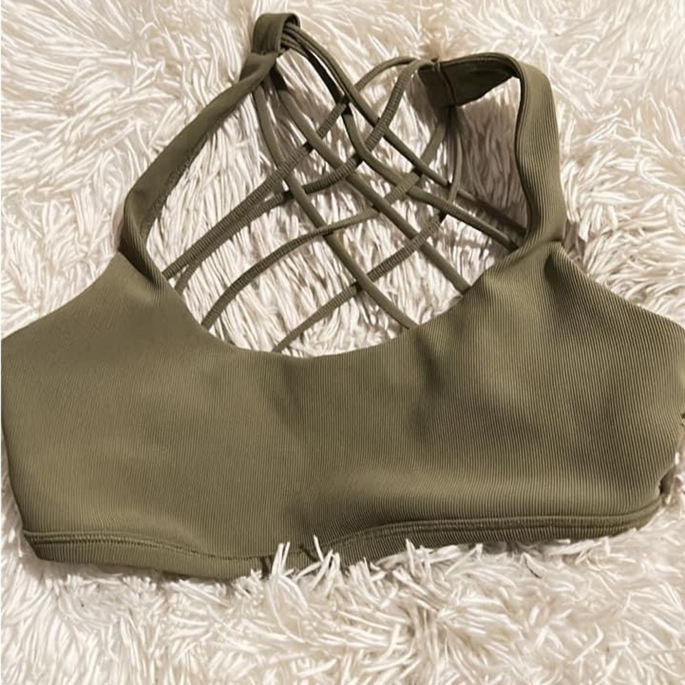 Lululemon free to be bra